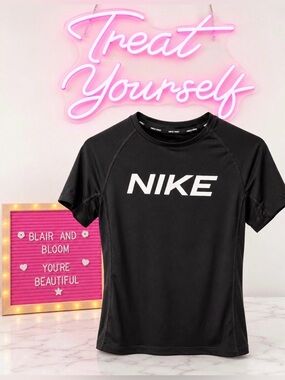 Nike Pro DRI-FIT T-Shirt - Black- Youth Large MSRP 25$